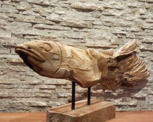 Teakholzskulptur Holzobjekt Holzkunst Fischskulptur Koi Teak alt Holz Wurzel Holzdeko Skulptur Kunst Statue Holzdeko Teakholzobjekt Wurzel Deko auf Standfuß